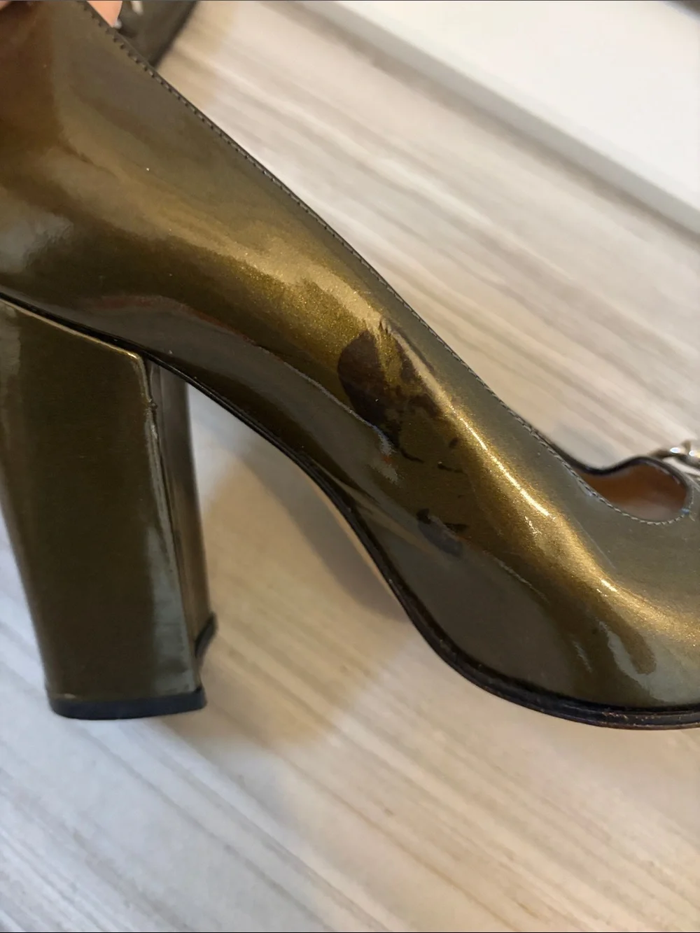 Vintage Gucci Olive Patent Leather Horsebit Pumps in Shiny Olive - Picture 9 of 11